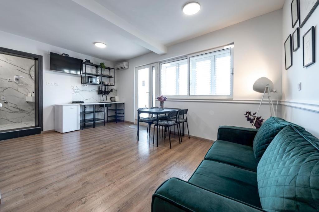 Guest House Allineeddubrovnik Choose Between Double Room Or Penthouse Or Studio Apartments Free Parking Exteriör bild