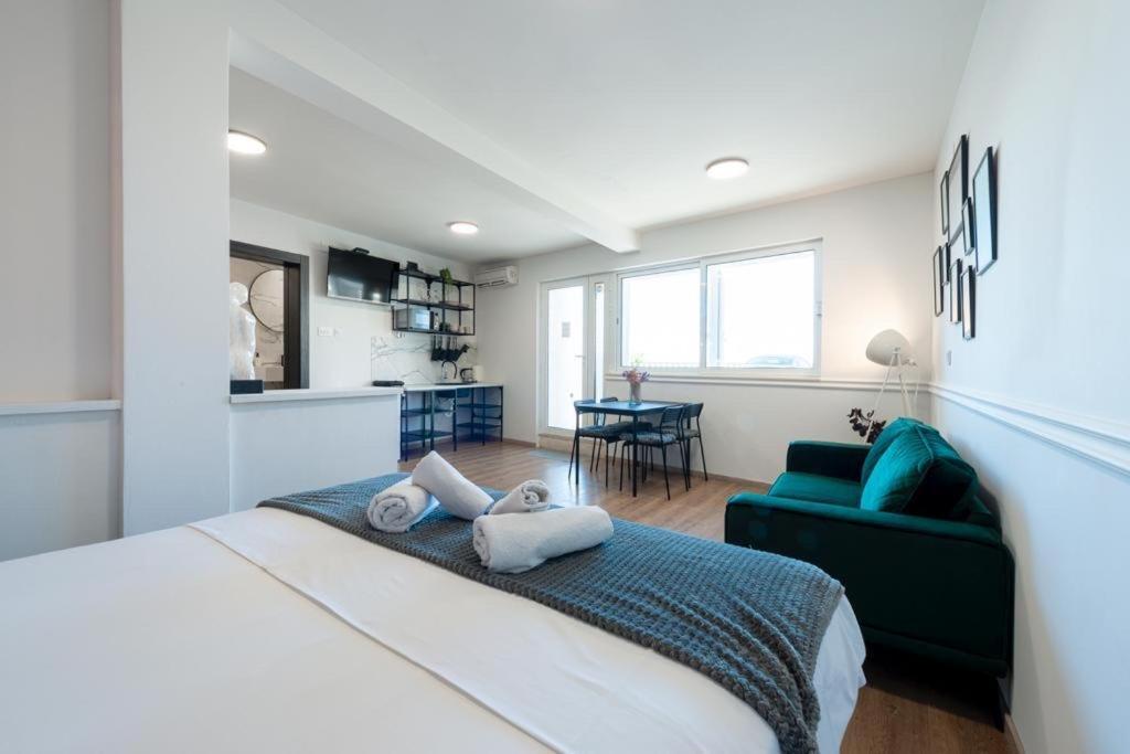 Guest House Allineeddubrovnik Choose Between Double Room Or Penthouse Or Studio Apartments Free Parking Exteriör bild